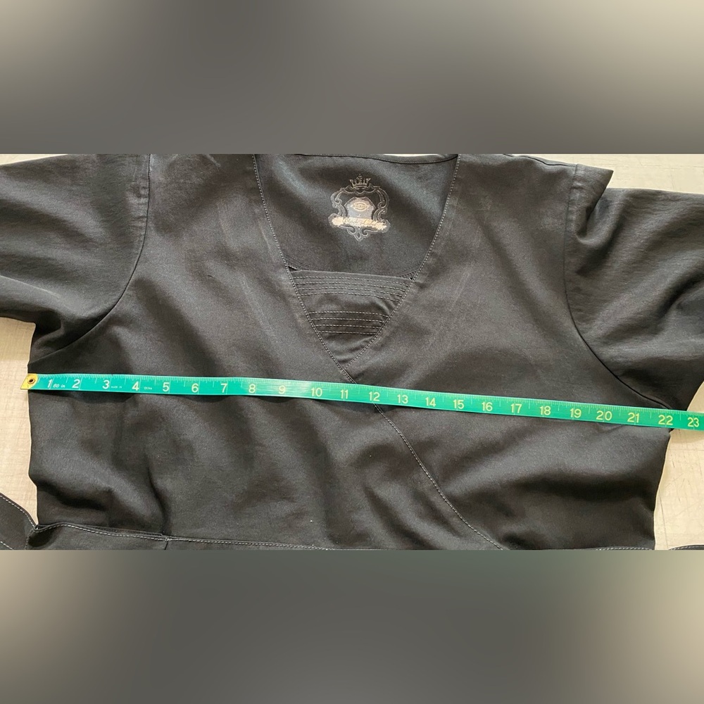 Dickies Black label V-Neck Scrub Top - Picture 8 of 9